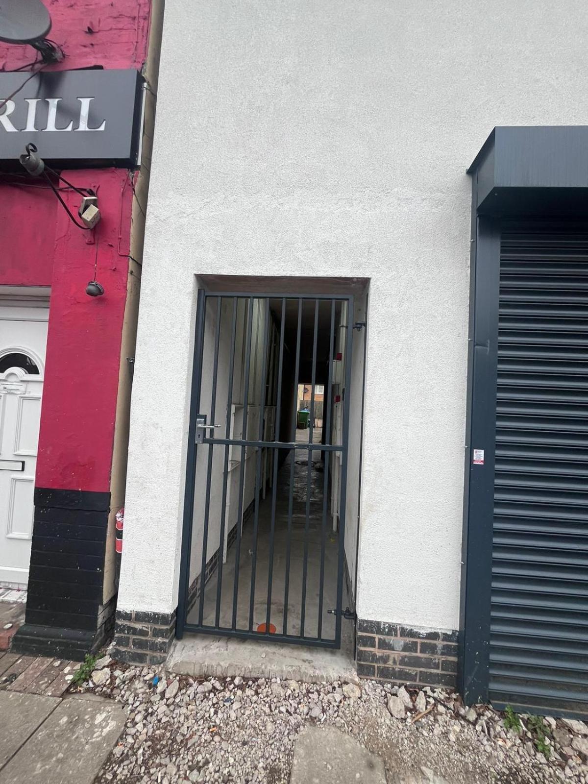 Spacious Double Bedroom With Private Toilet And Shared Kitchen With On Premesis Parking Oldbury  Eksteriør bilde