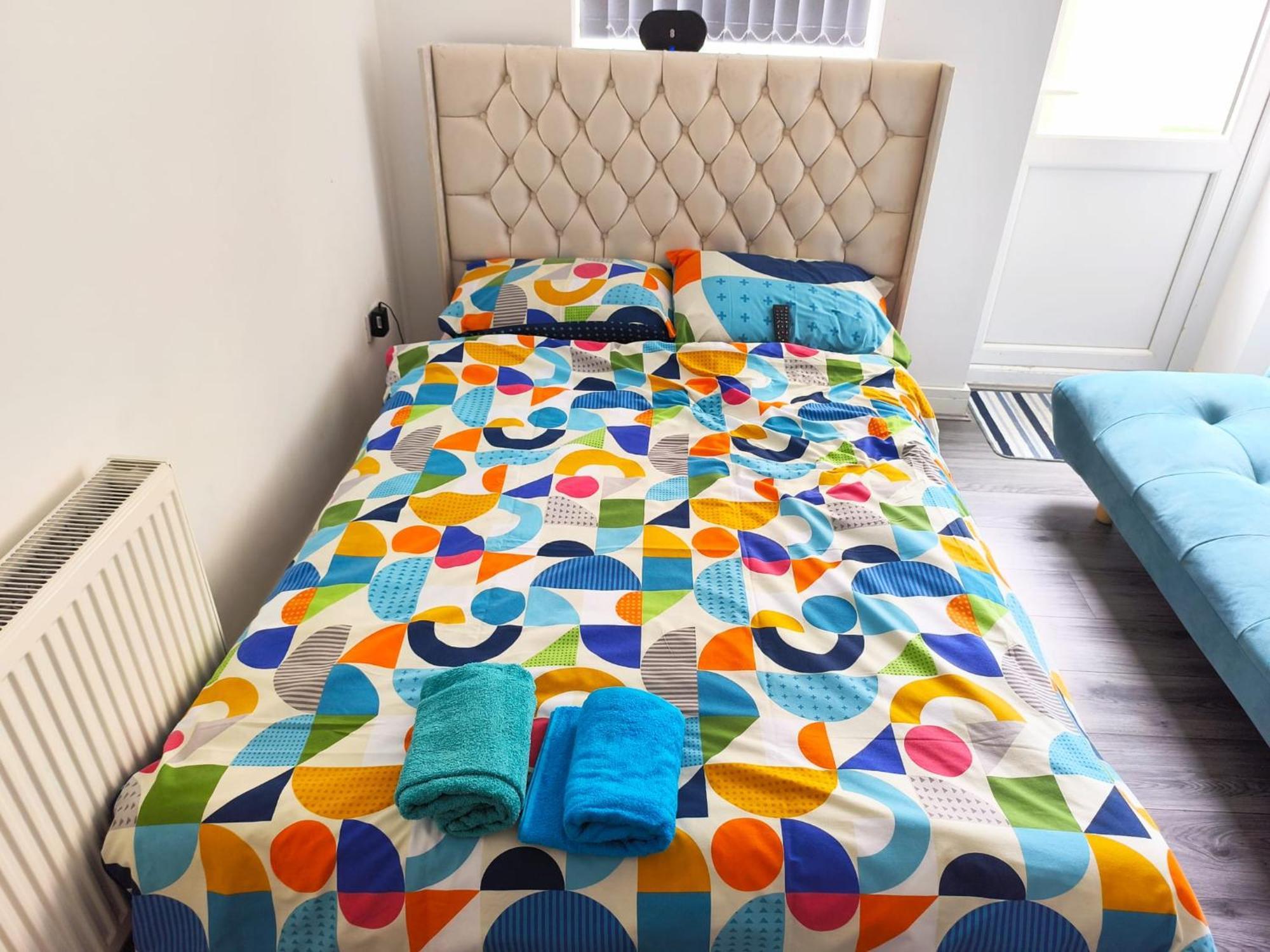 Spacious Double Bedroom With Private Toilet And Shared Kitchen With On Premesis Parking Oldbury  Eksteriør bilde